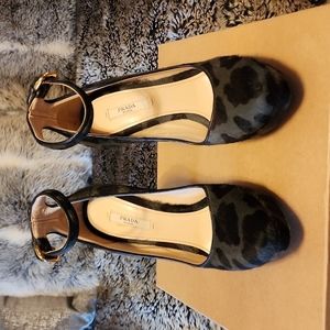 Prada heels Black and Grey animal prints size 36